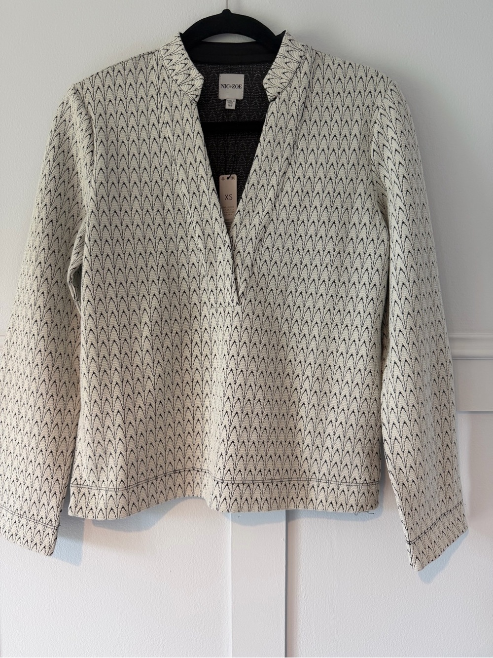 NWT NIC+ZOE Subtle Swirl Knit Top XS Cream Black Textured Jacquard Long Sleeve